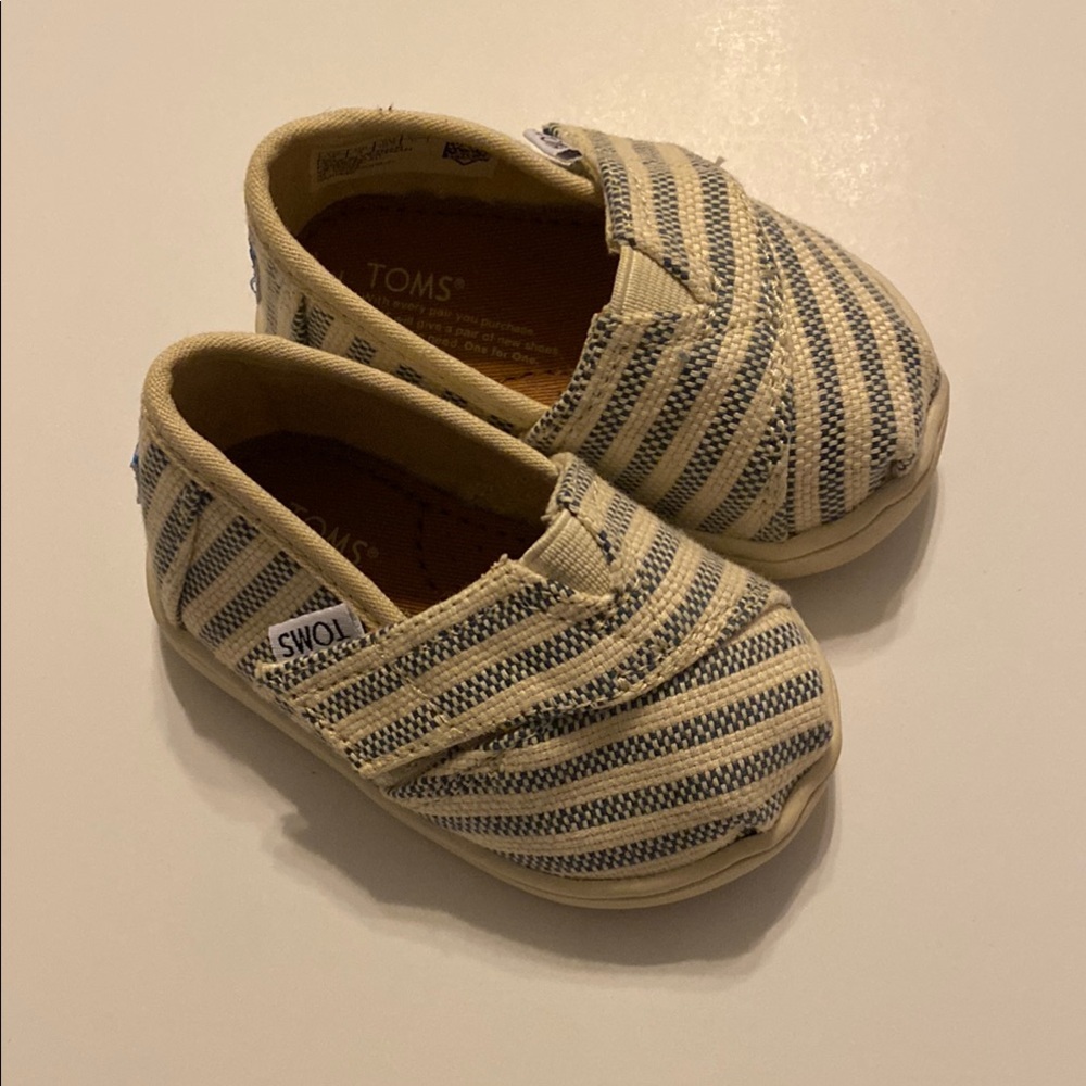 TOMS Infant Striped Tan and Blue Shoes Size T 4 (9-12 months)